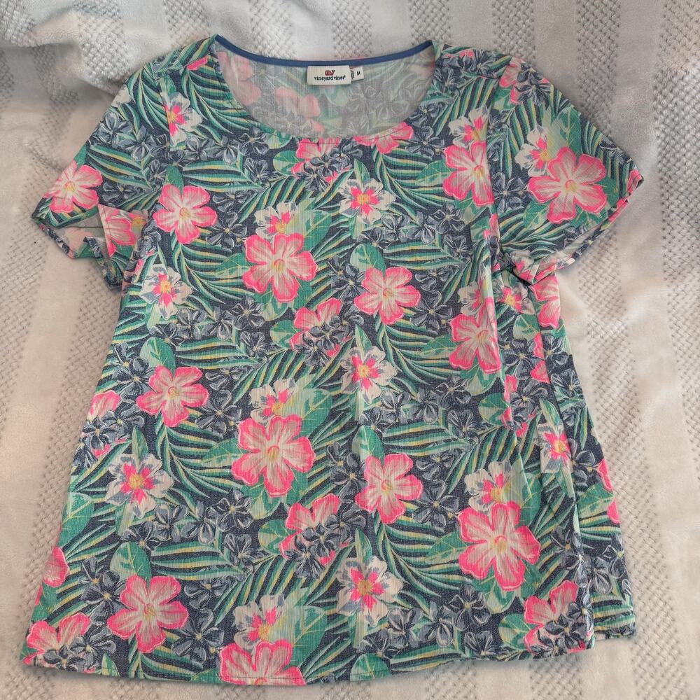 new vineyard vines floral tropical t-shirt size Medium